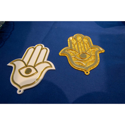 Golden decorative hand 9.7x11.3x0.5 cm