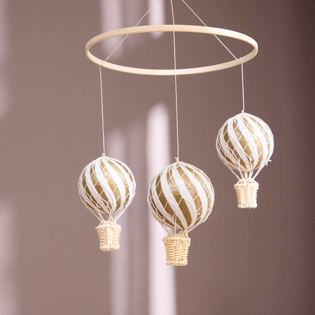 Luchtballon mobiel goudkleurig
