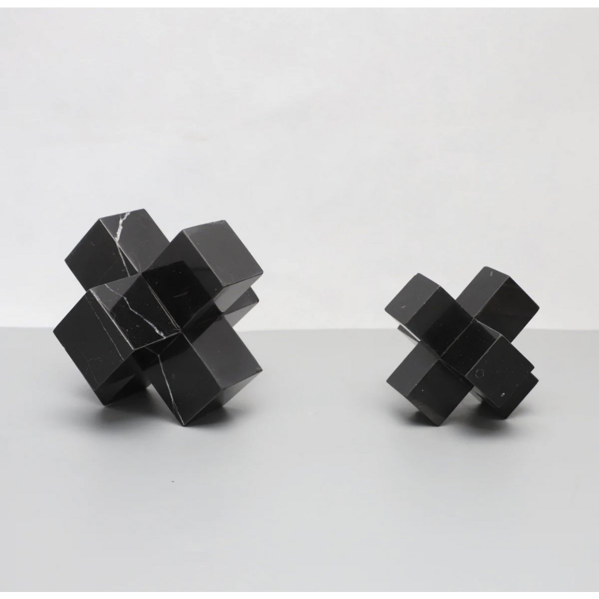 Marmeren kruis 15x15x15 cm zwart
