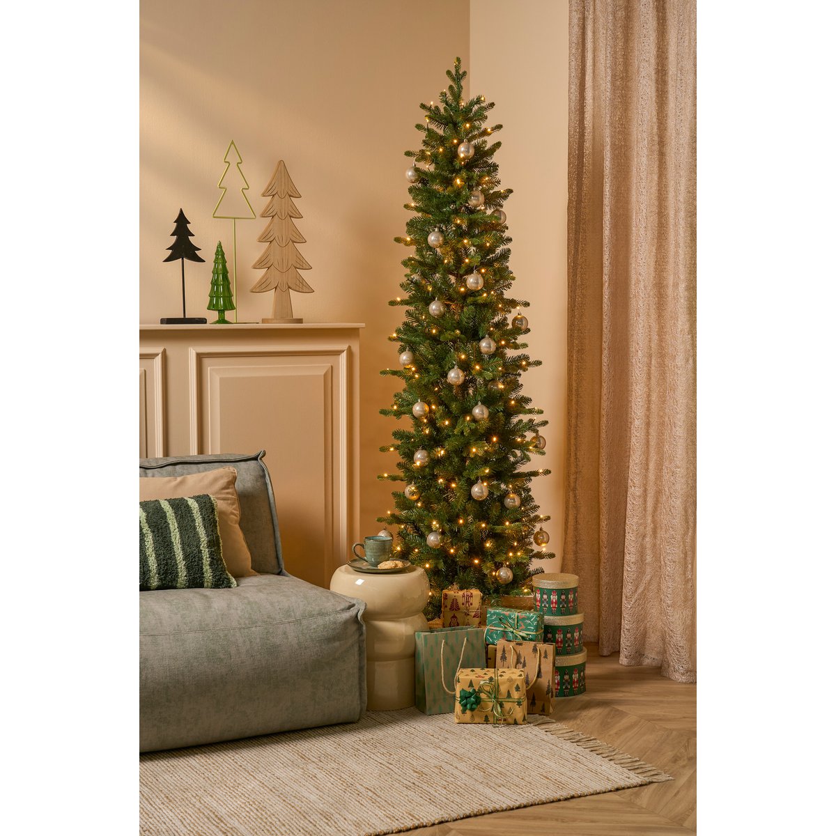 Harma Smalle Kunstkerstboom Met LED Verlichting Groen