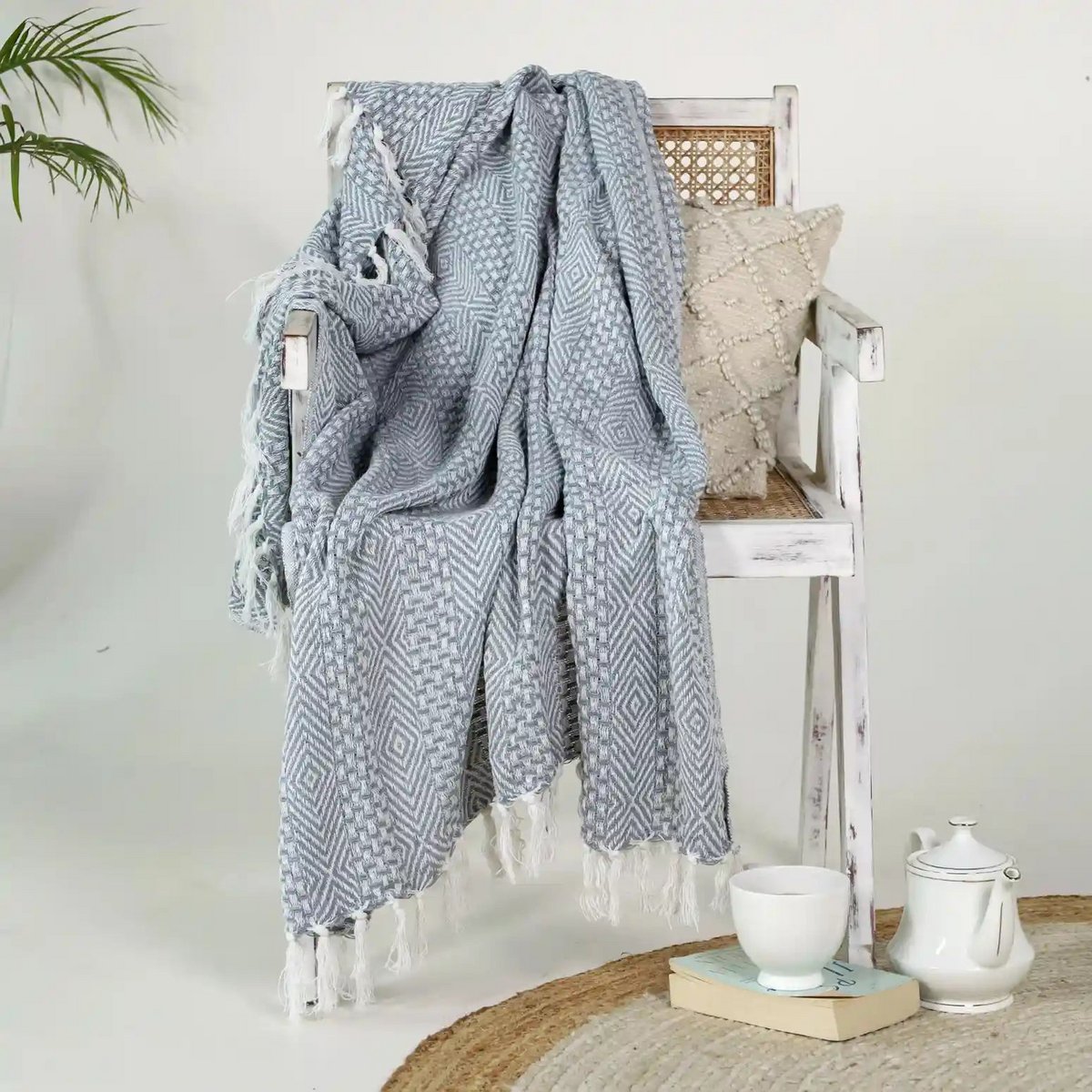 Light Blue Plaid / Sofa Throw – Geometric Pattern with Fringes – 125x155 cm – Urbane Hide