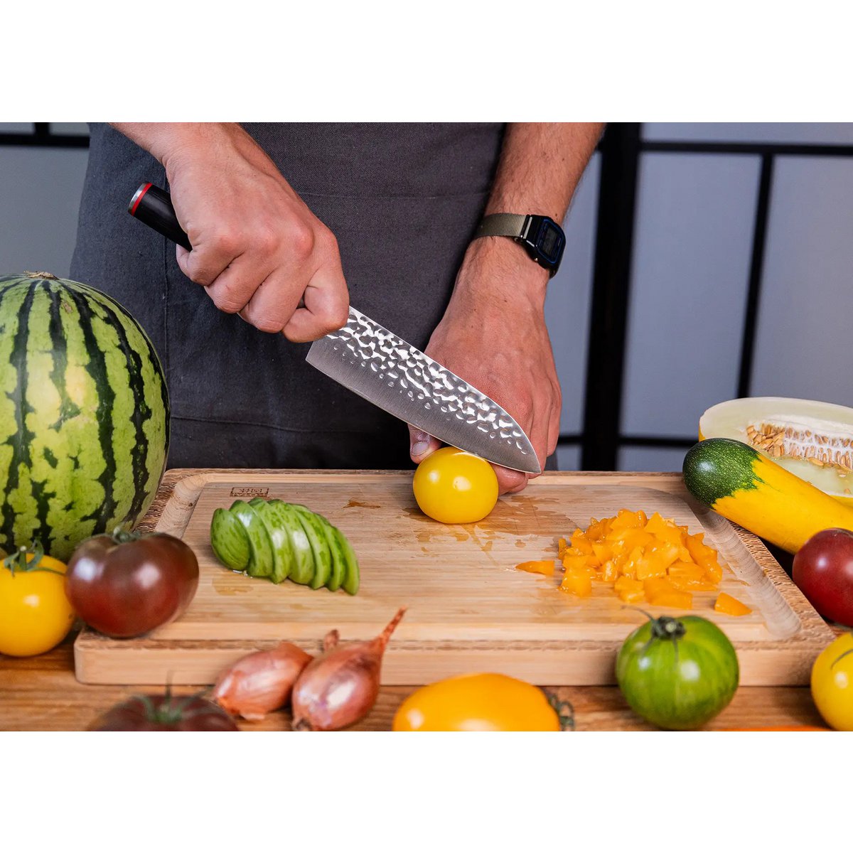 De Asian Set Deluxe Edition (B): 3 messen (schilmesje + santoku + hakmes) + 3 accessoires (bamboesnijplank + aanzetstaal + slijpset korrel 180/800)