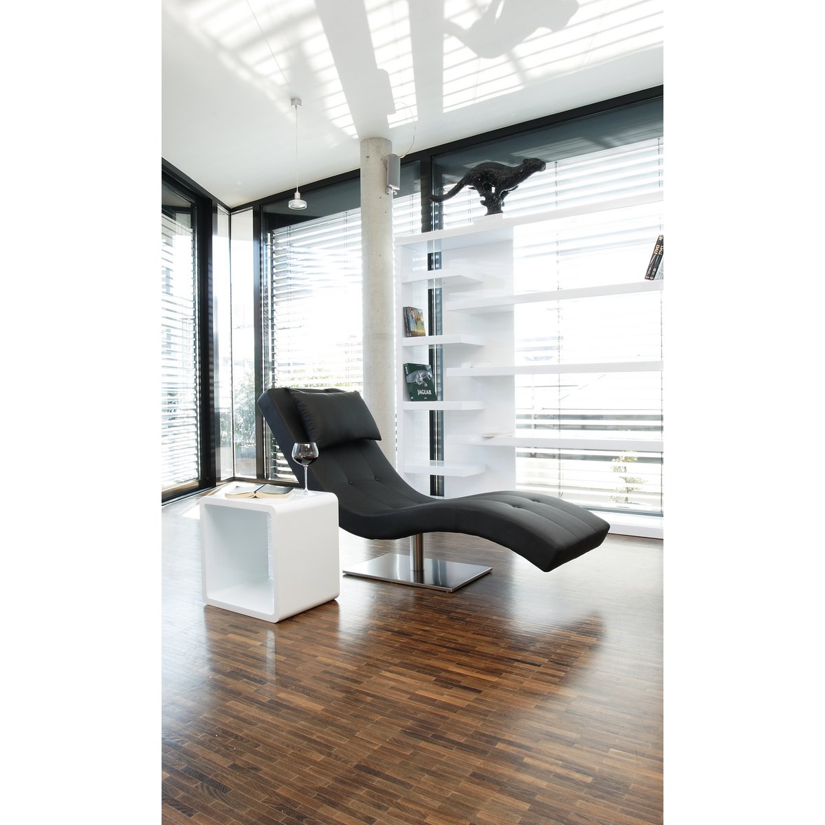 Ligbed zwart kunstleer 60x60x82 cm