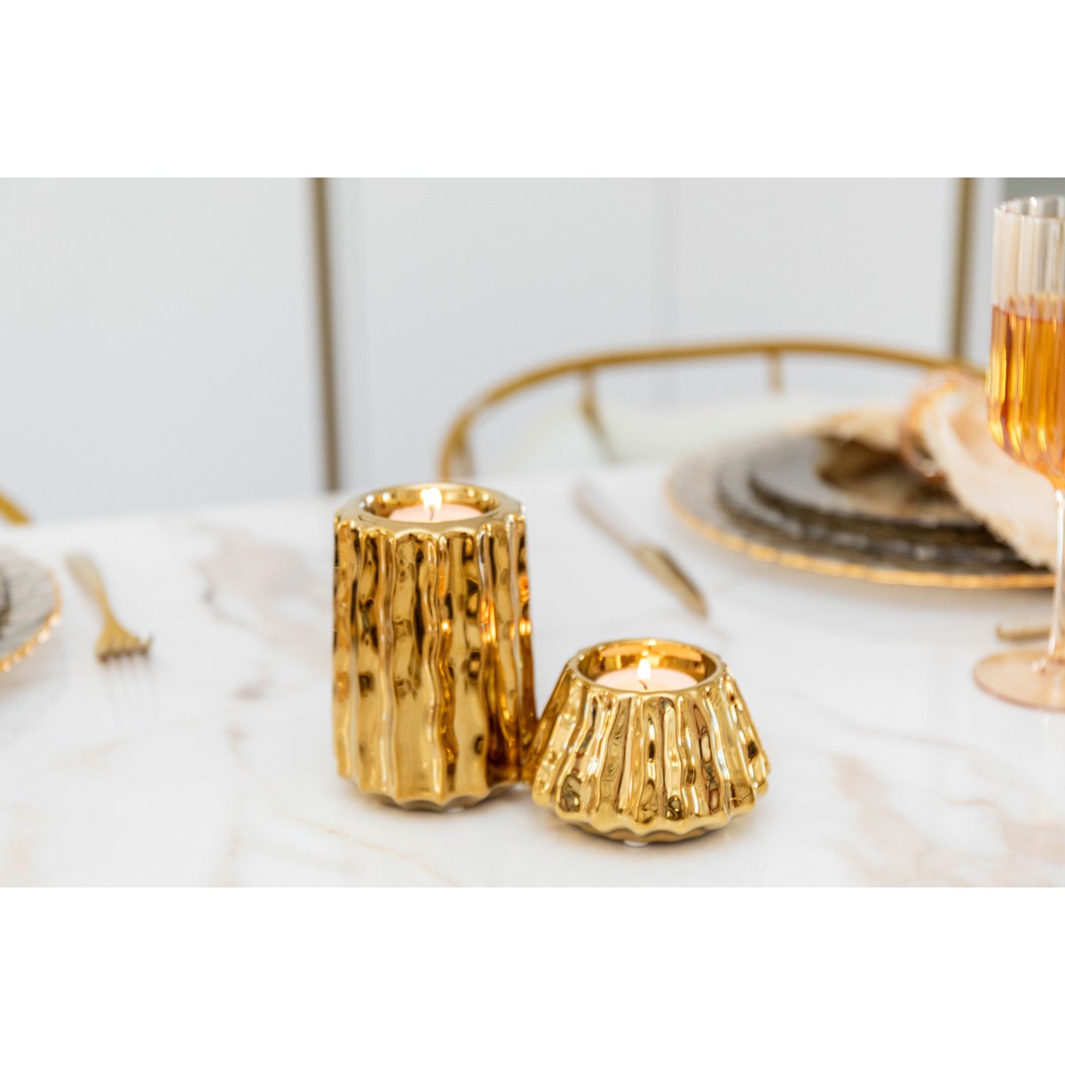 Shiny gold candle 8x8x11cm