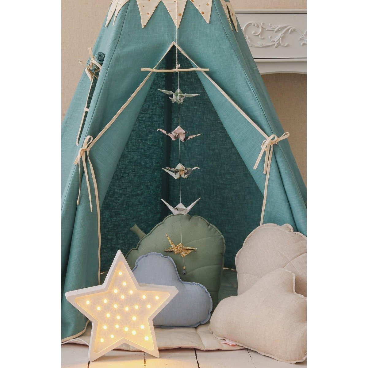 Gold Star Tipi Met Guirlande En Mattenset Voor Kinderen