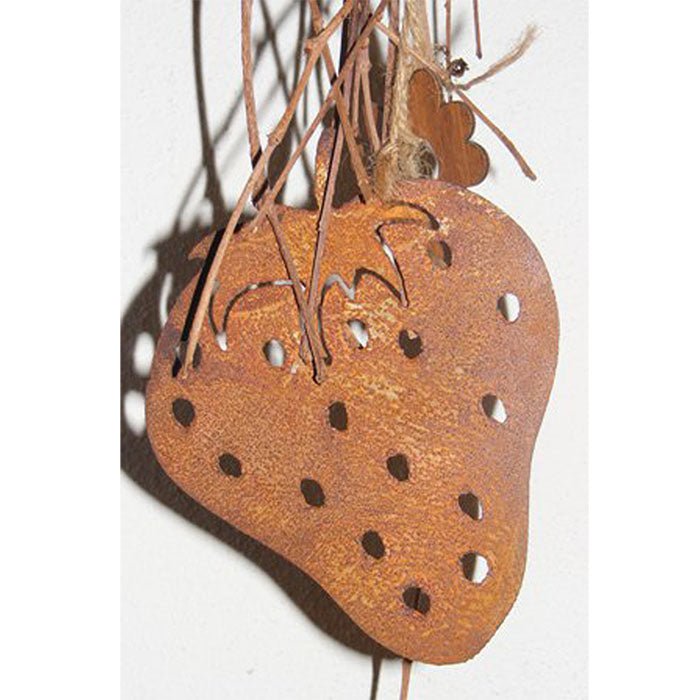 Aardbei hanger patina 13x10 cm metaal