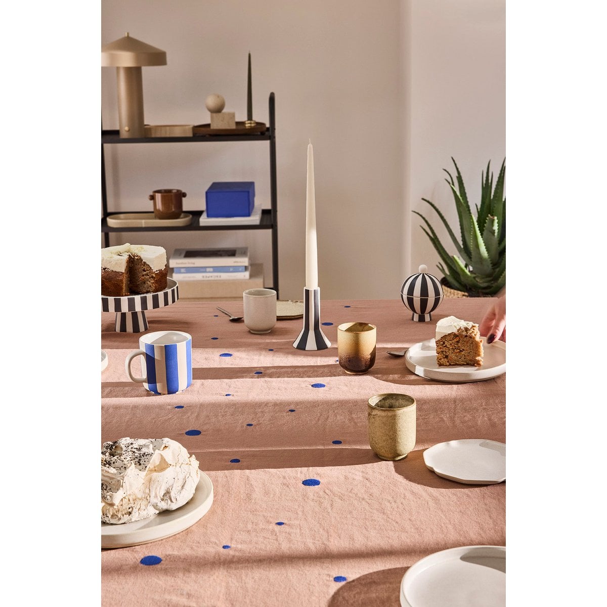Tafelkleed 260x140 cm stippenpatroon