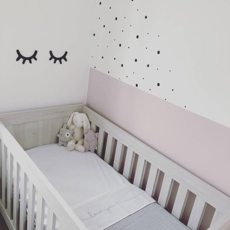 Muursticker sleepy eyes 60 cm zwart