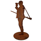 Decoratief figuur jager Fritz roestig metaal