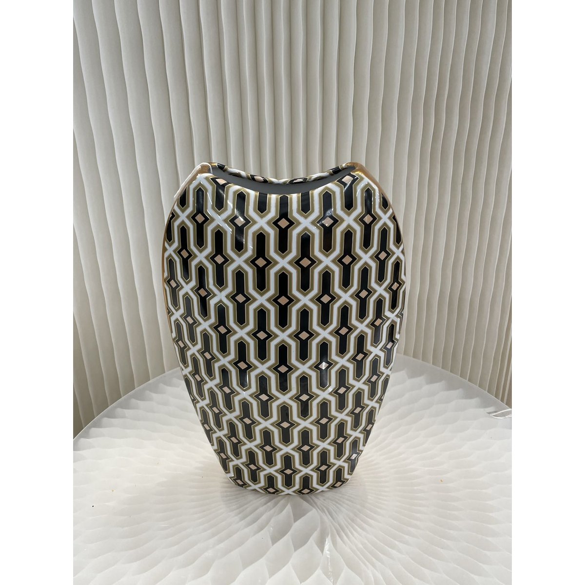 Vaas 33x22 cm porselein zwart goud roze