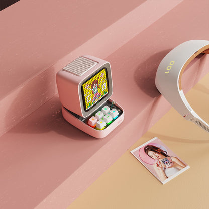 Divoom Ditoo Pro - Bluetooth speaker met instelbare pixelweergave - roze