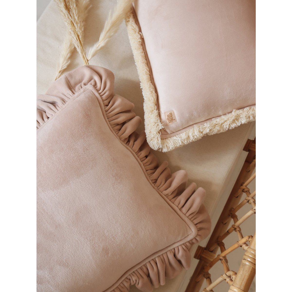 Kussen fluweel ruche latte