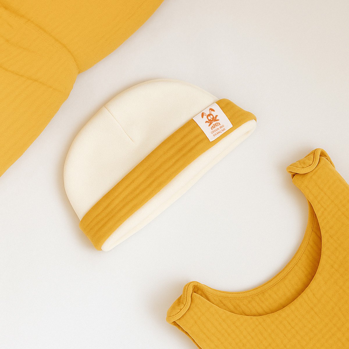 Newborn hat in white and honey organic cotton